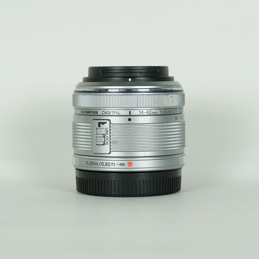 M.ZUIKO DIGITAL 14-42mm F3.5-5.6 II R [シルバー] 中古価格比較