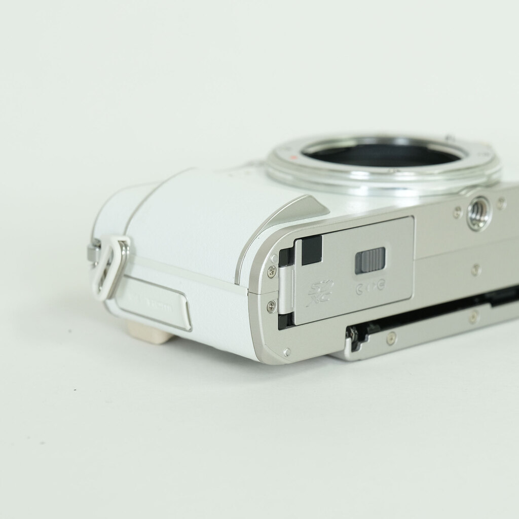 OLYMPUS PEN E-PL9