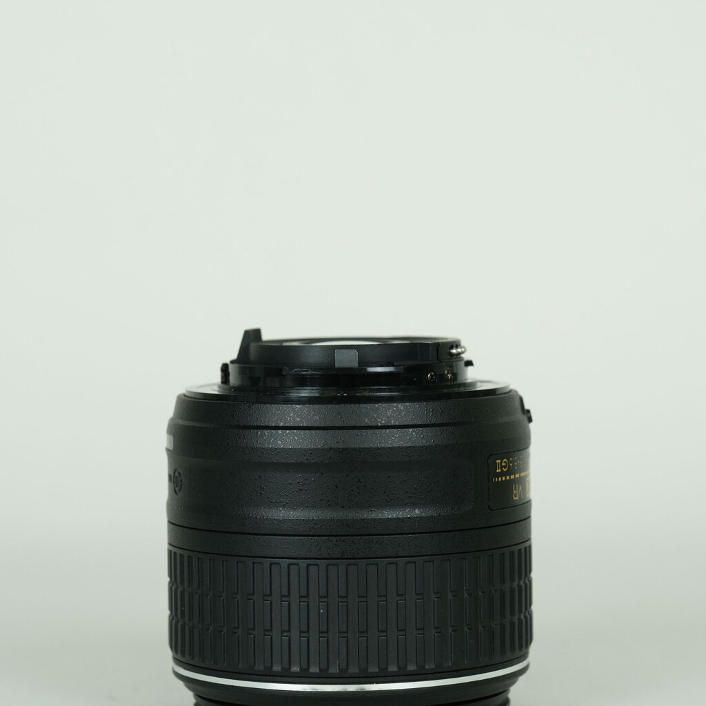 Nikon AF-S DX NIKKOR 18-55mm f3.5-5.6G VR IIの出品 | ONE SCENE