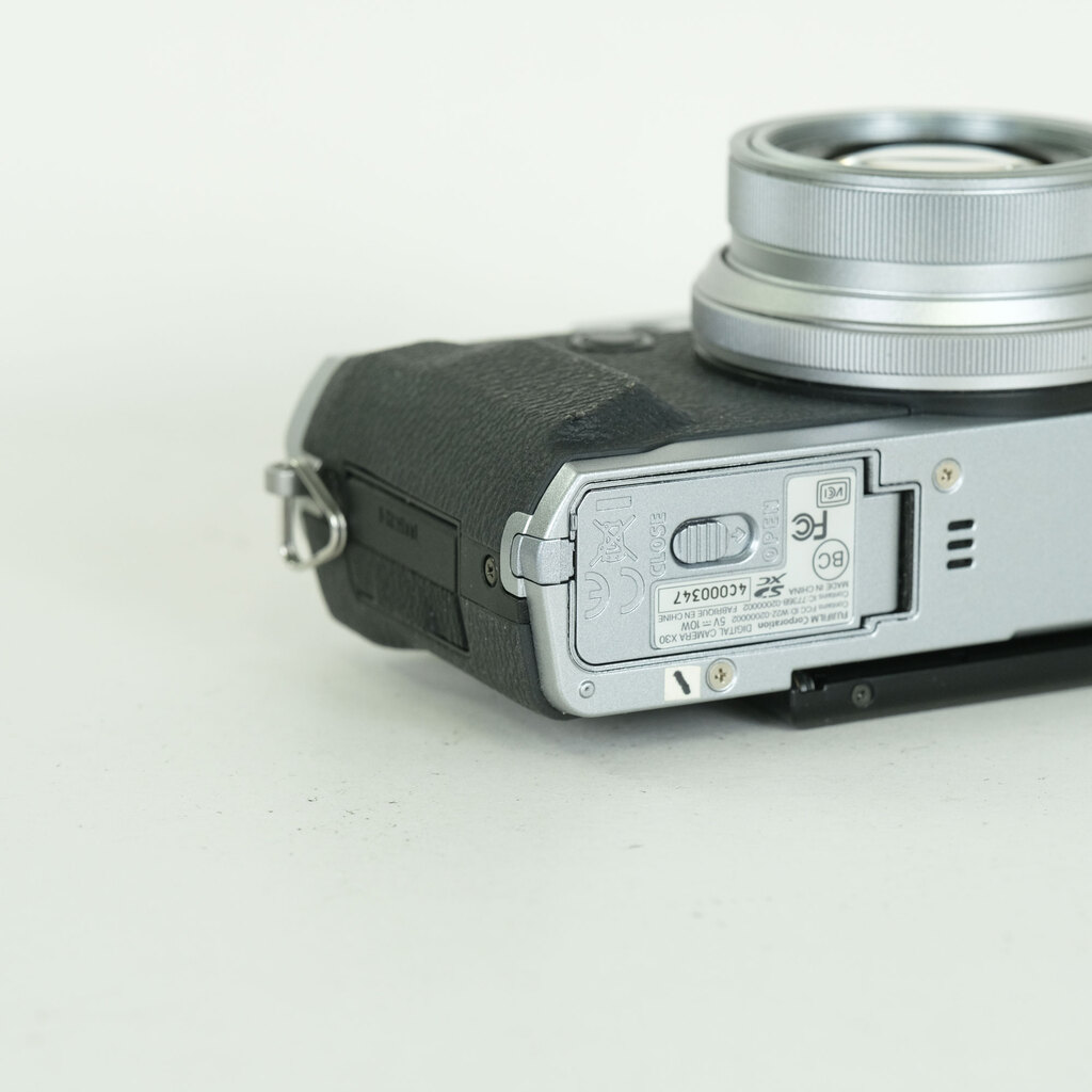 FUJIFILM X30 シルバー