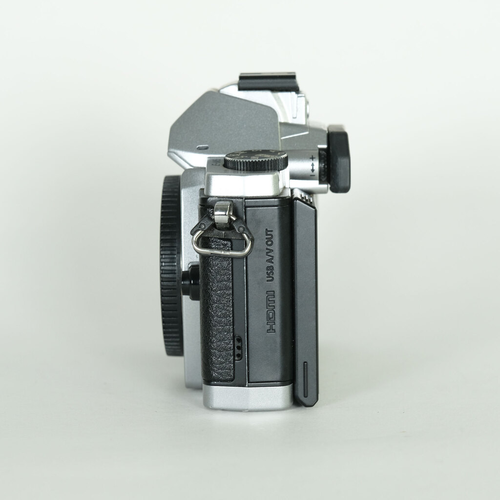 OLYMPUS OM-D E-M5 ボディ シルバー