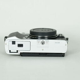 OLYMPUS PEN E-P7