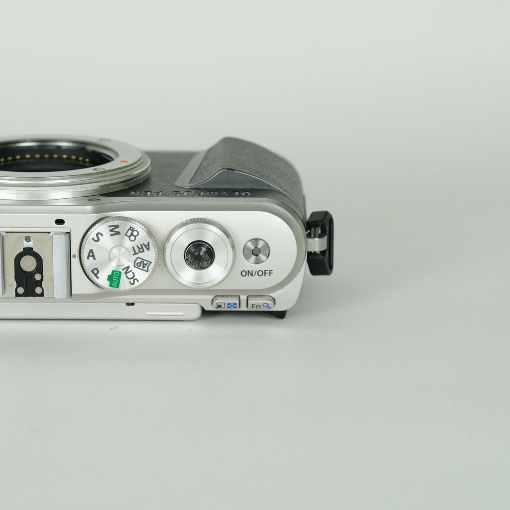 OLYMPUS PEN E-PL9