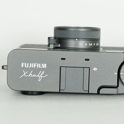 FUJIFILM X half X-HF1