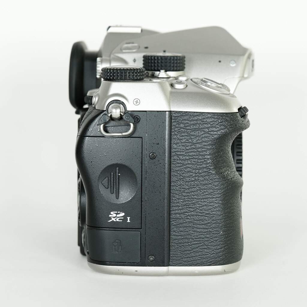 PENTAX K-1 Limited Silver〔バッテリーグリップ D-BG6 /バッテリー×2 / メタルホットシュー付属〕