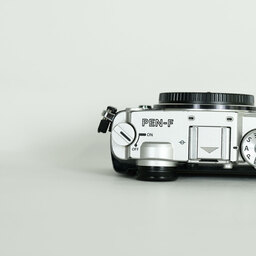 OLYMPUS PEN-F