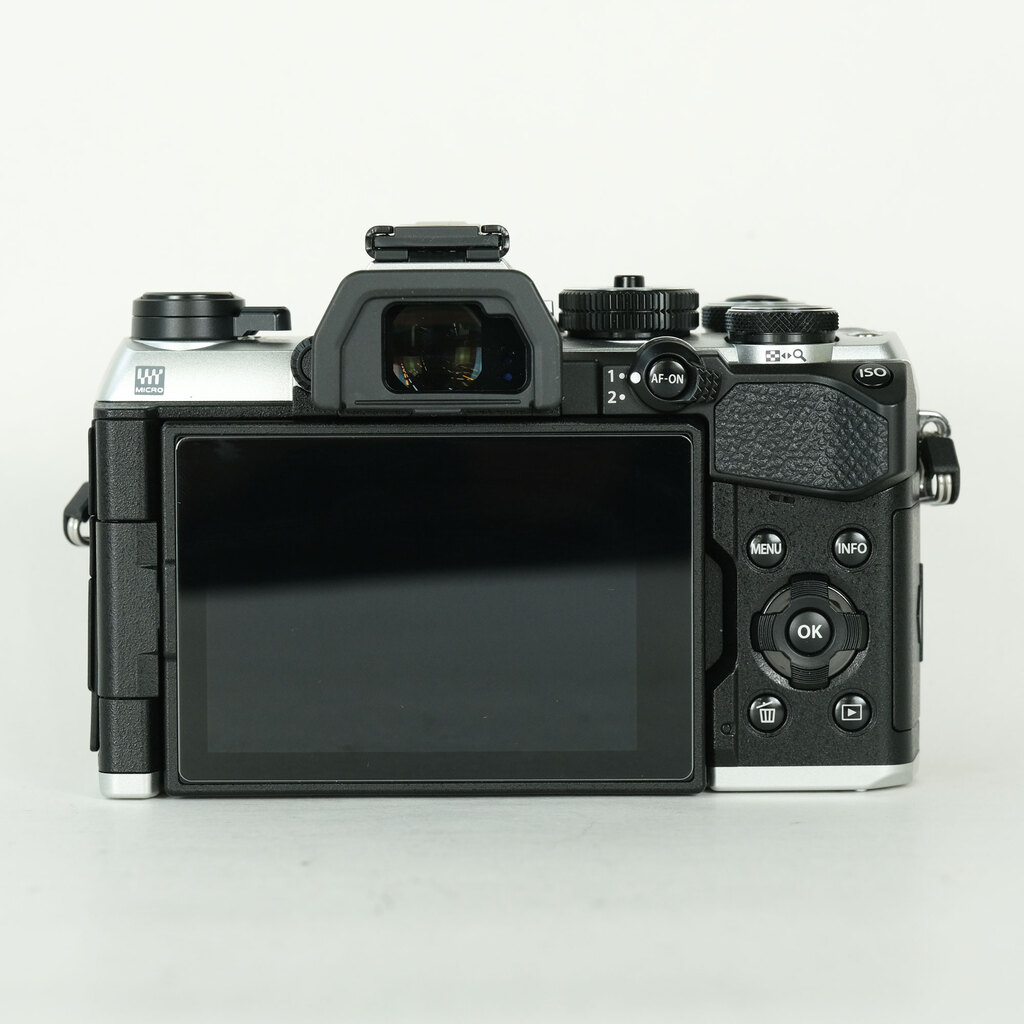 OM SYSTEM OM-5 Mark II ボディ シルバーの出品 | ONE SCENE（ワンシーン）