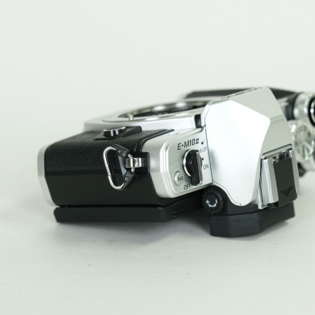 OLYMPUS OM-D E-M10 Mark II