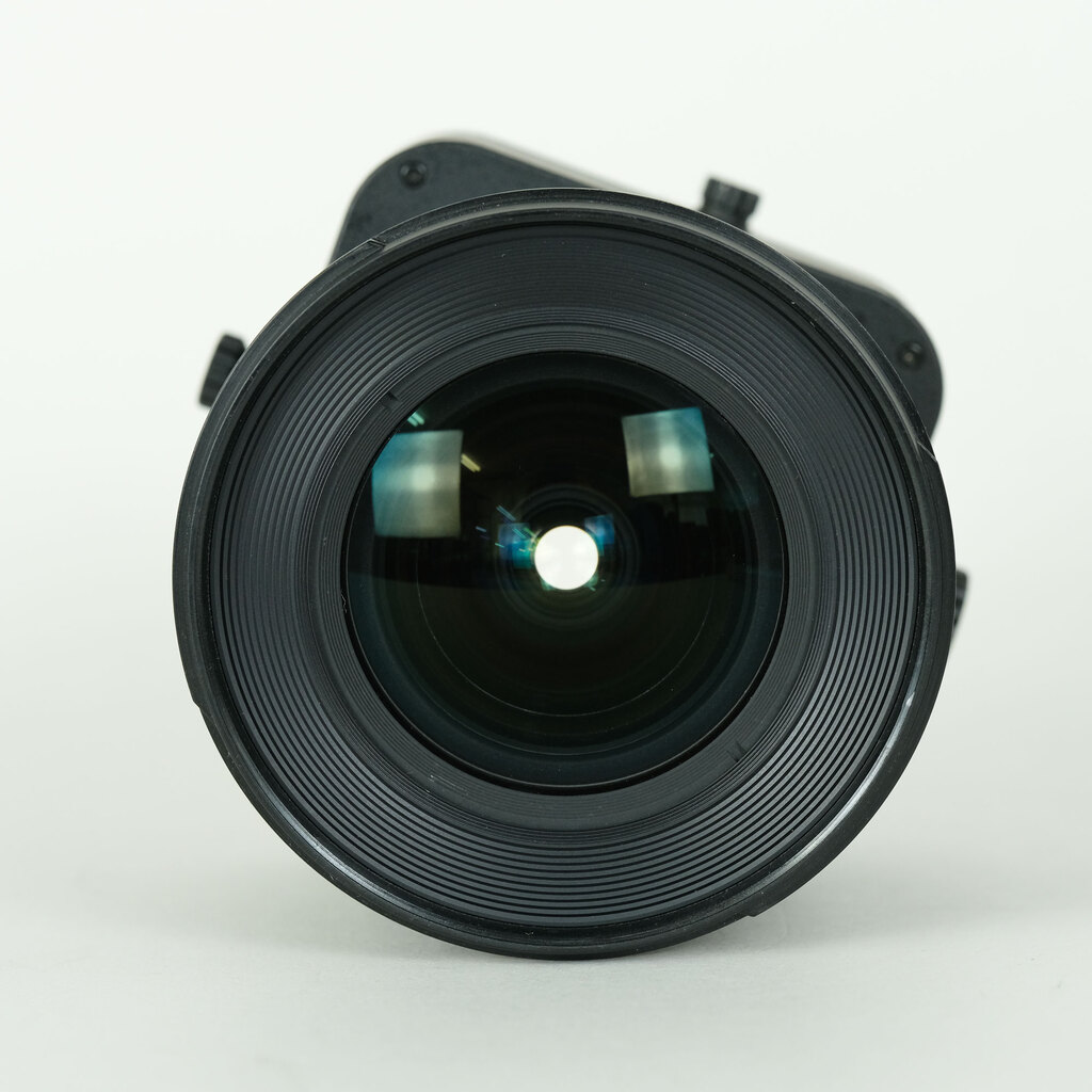 Nikon PC-E NIKKOR 24mm f/3.5D ED Nikon PC-E NIKKOR 24mm f/3.5D ED