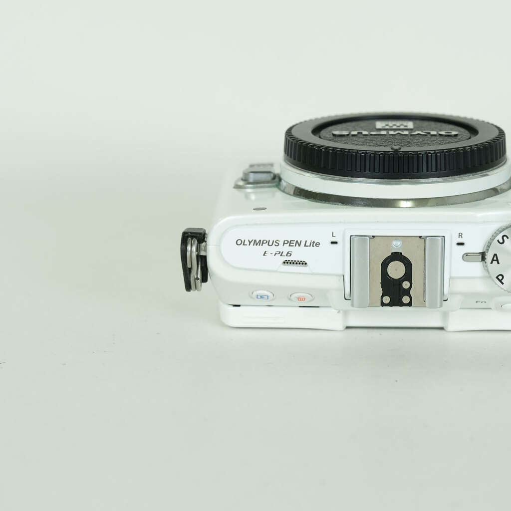 OLYMPUS PEN Lite E-PL6 ボディ ホワイト OLYMPUS PEN Lite E-PL6 ボディ ホワイト