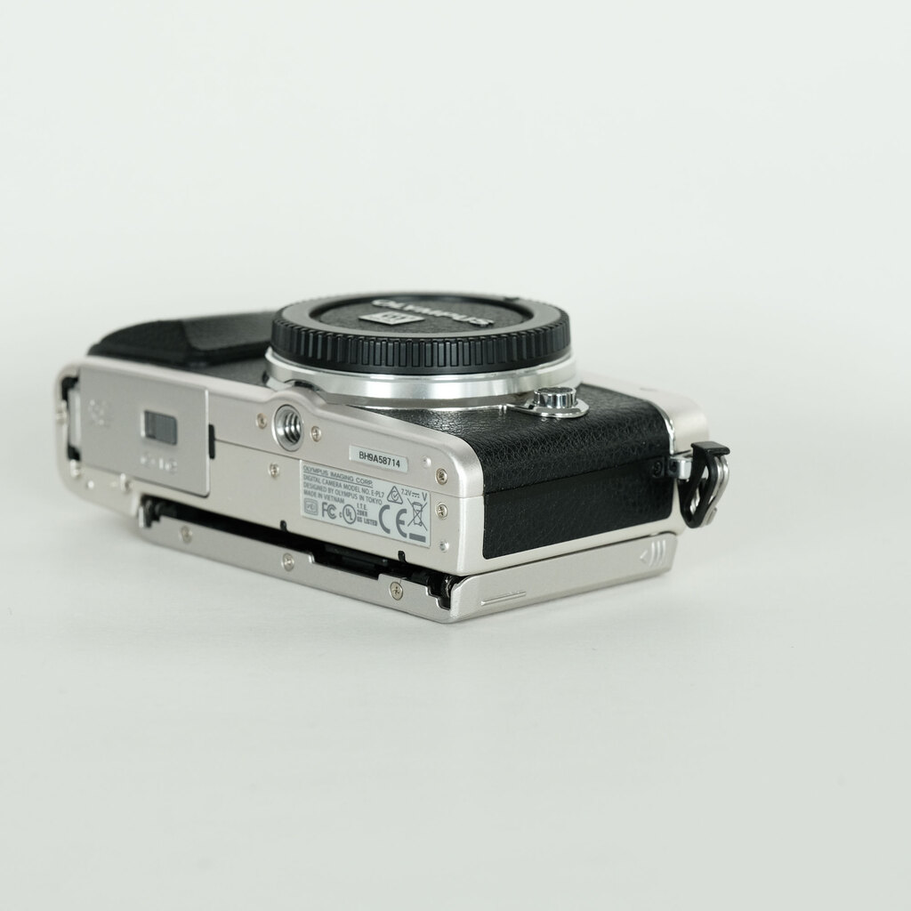 OLYMPUS PEN Lite E-PL7 ボディ シルバー