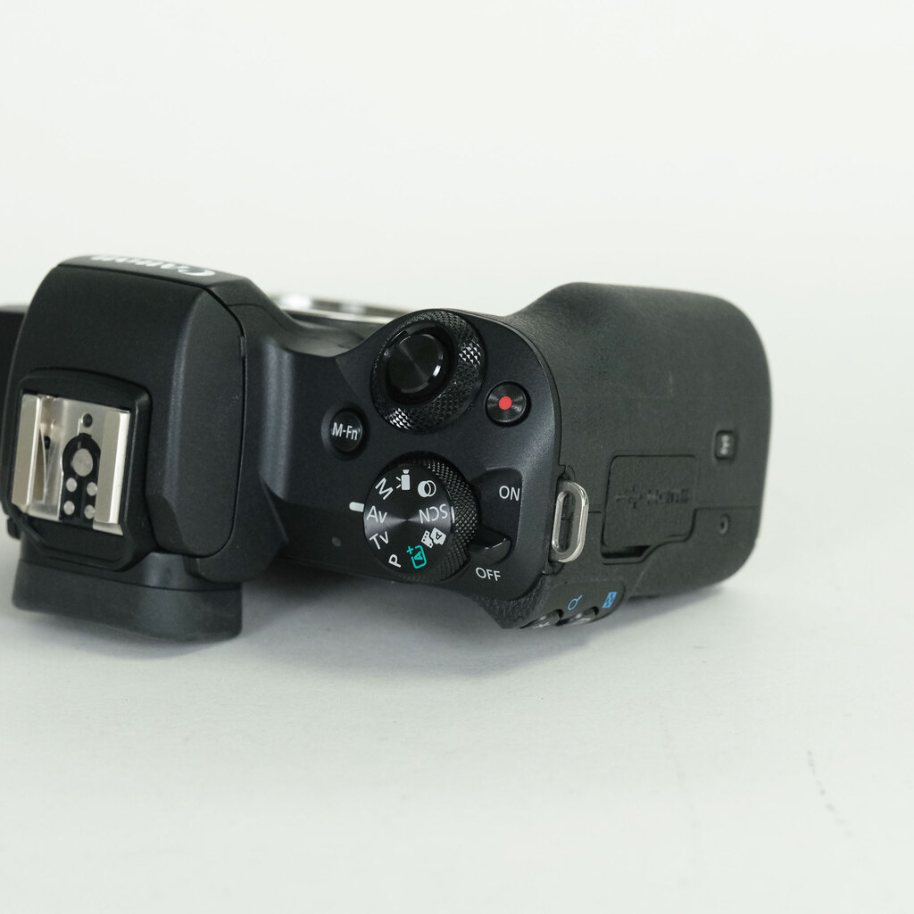 Canon EOS Kiss M Canon EOS Kiss M