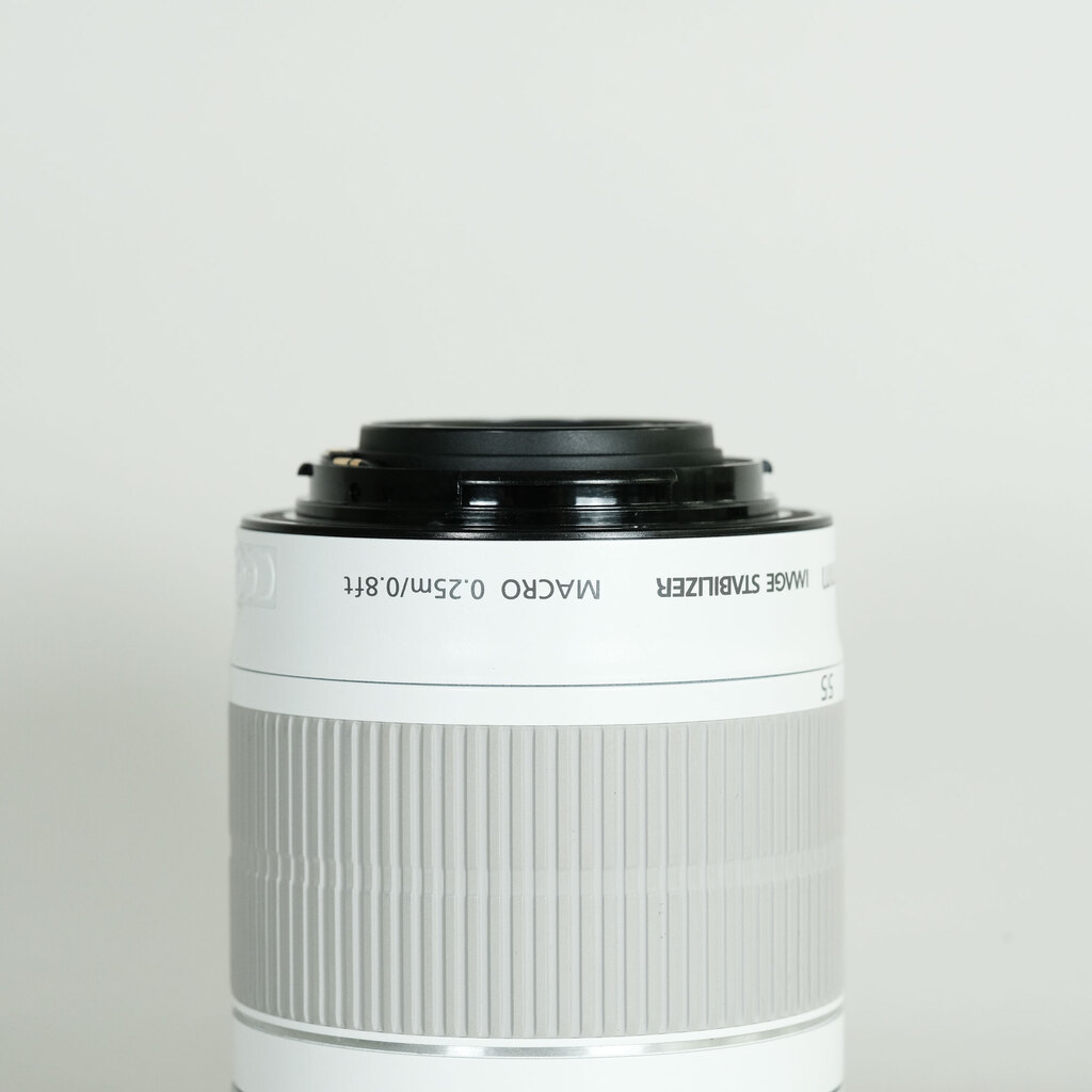 Canon EF-S18-55mm F3.5-5.6 IS STM ホワイト