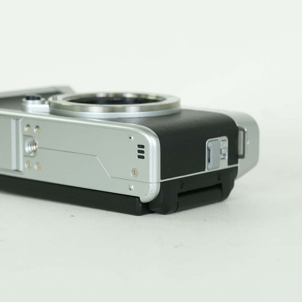 FUJIFILM X-A7 ボディ シルバー