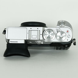 Panasonic LUMIX DMC-GX8 ボディ シルバー