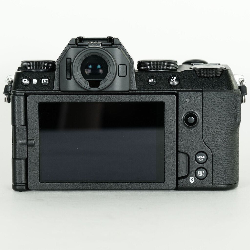 FUJIFILM X-S20