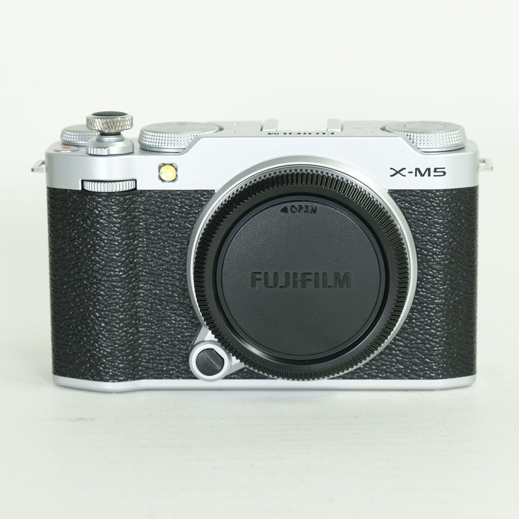 FUJIFILM X-M5