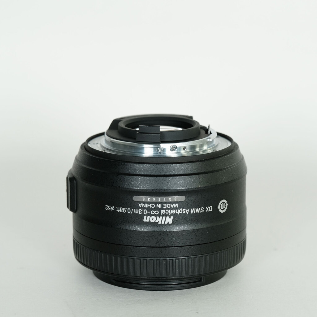 Nikon AF-S DX NIKKOR 35mm f/1.8G Nikon AF-S DX NIKKOR 35mm f/1.8G