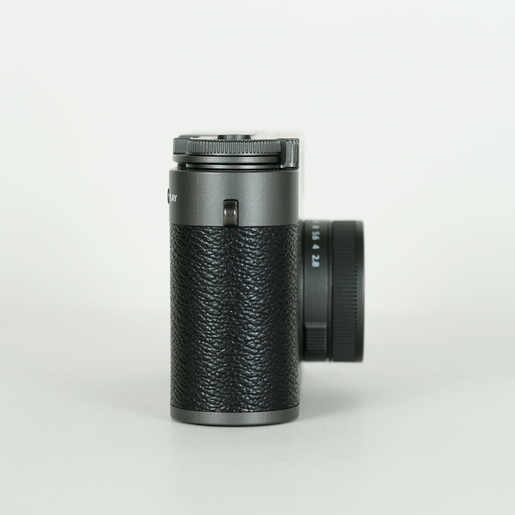 FUJIFILM X half X-HF1