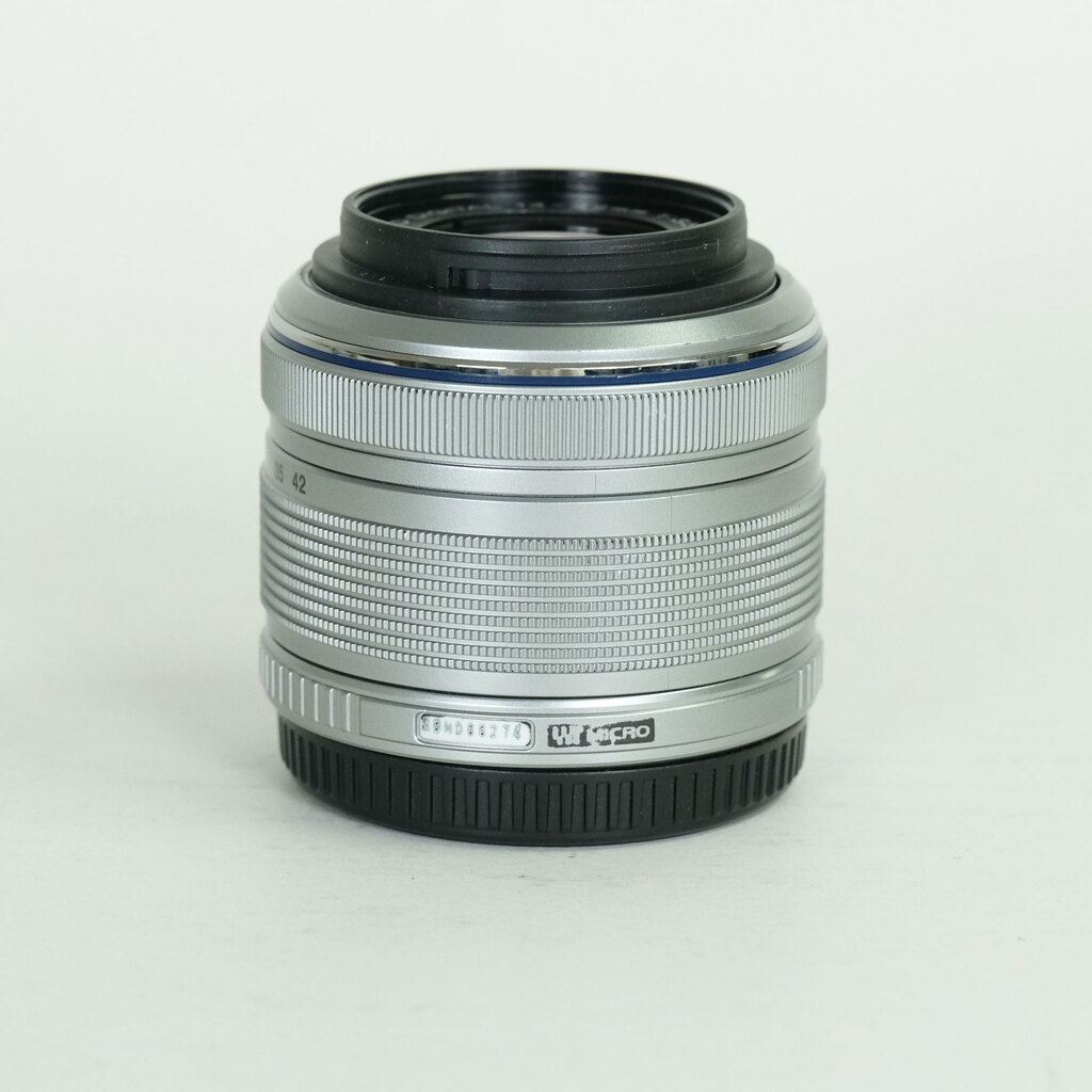 OLYMPUS M.ZUIKO DIGITAL 14-42mm F3.5-5.6IIR シルバー OLYMPUS M.ZUIKO DIGITAL 14-42mm F3.5-5.6IIR シルバー