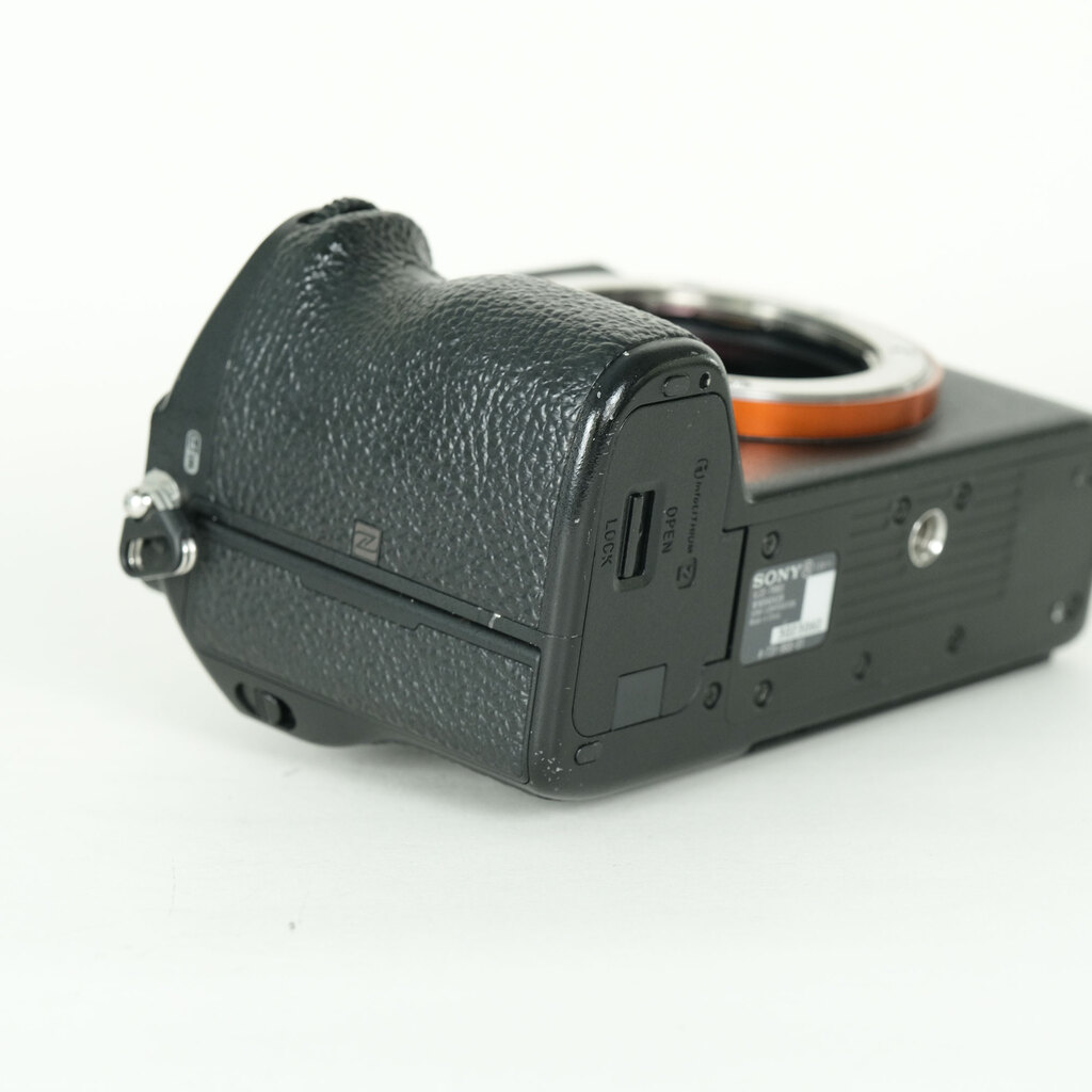 SONY α7R III（ILCE-7RM3）の出品 | ONE SCENE（ワンシーン）