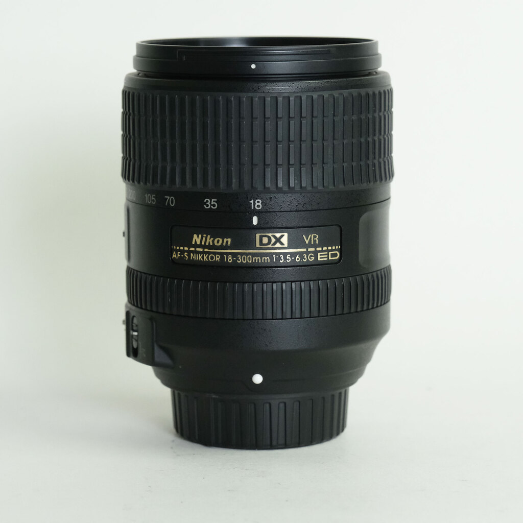 Nikon AF-S DX NIKKOR 18-300mm f/3.5-6.3G ED VR