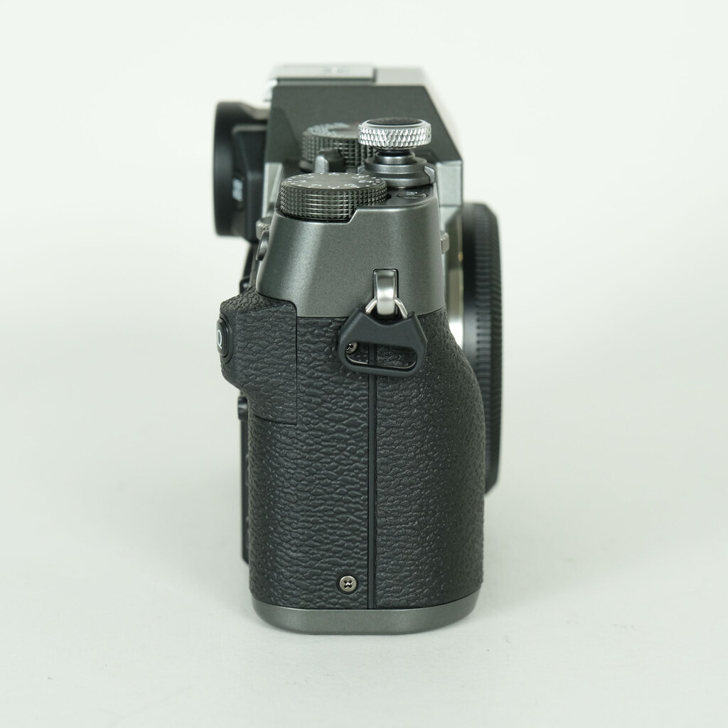 FUJIFILM X-T30 III [�{�f�B �`���R�[���V���o�[]