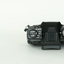 OLYMPUS OM-D E-M1 Mark II OLYMPUS OM-D E-M1 Mark II