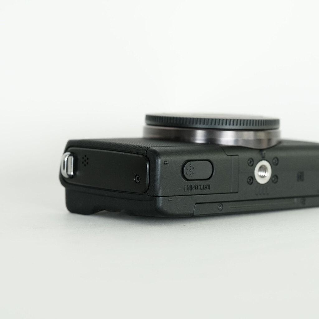 Canon EOS M100 Canon EOS M100