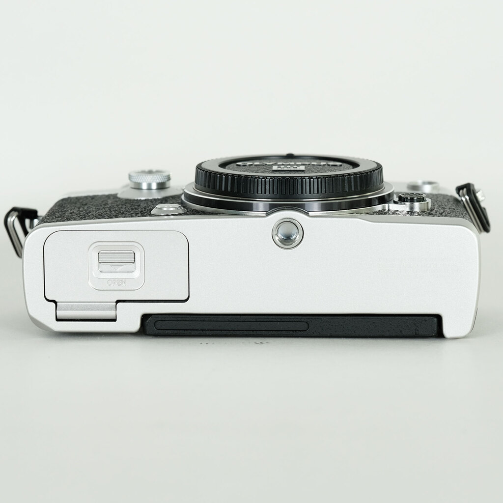 OLYMPUS PEN-F