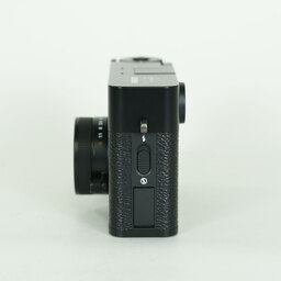 FUJIFILM X half X-HF1