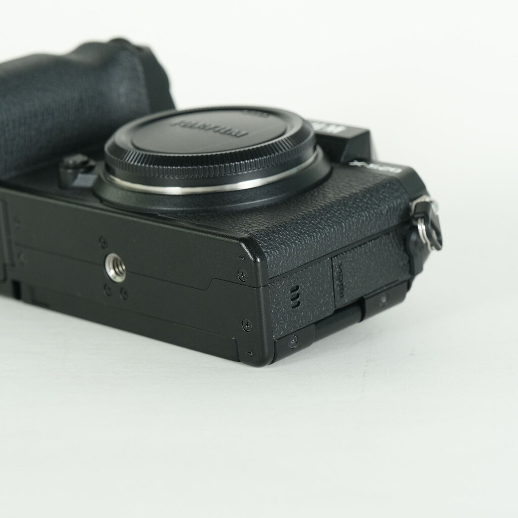 FUJIFILM X-S20