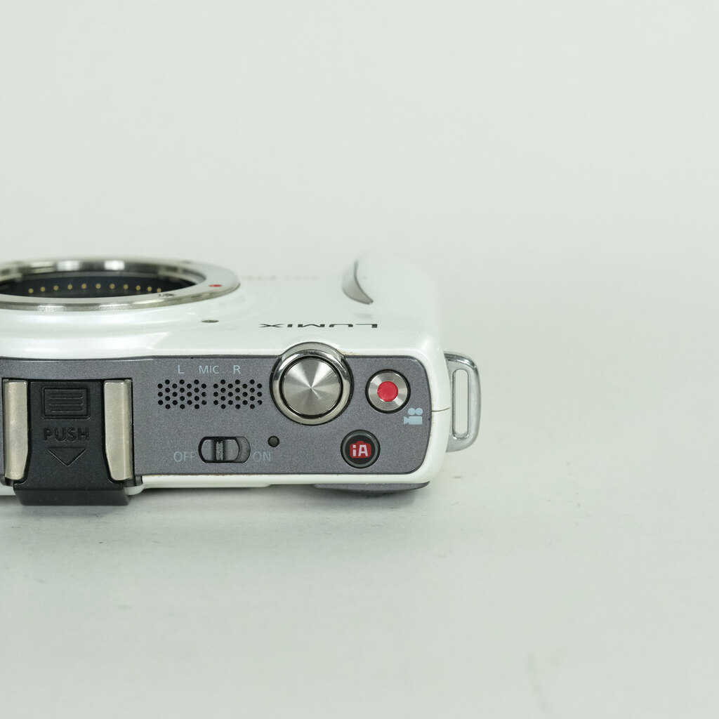 Panasonic LUMIX DMC-GF2-K ボディ ホワイト