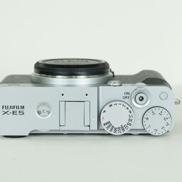 FUJIFILM X-E5