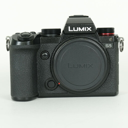 Panasonic LUMIX DC-S5を徹底解説。作例からおすすめレンズまで | ONE