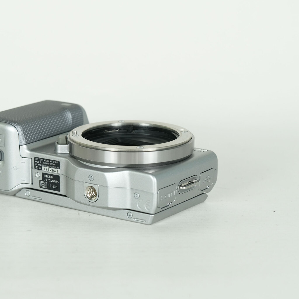 【ジャンク品】SONY α NEX-5N 本体とレンズ2本 SONY α NEX-5N ボディ シルバーの出品 | ONE SCENE（ワンシーン）