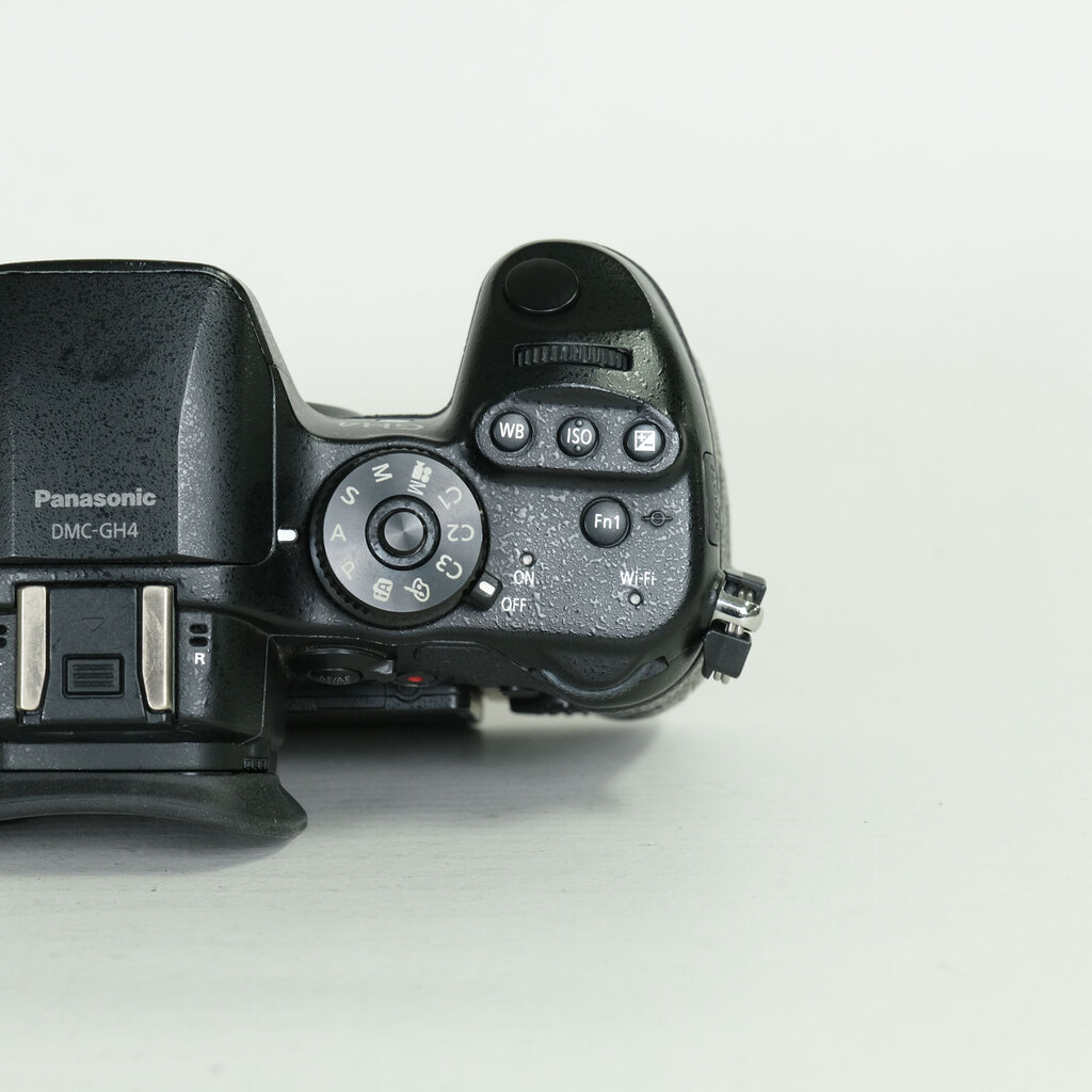 Panasonic LUMIX DMC-GH4