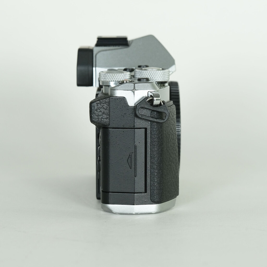 OLYMPUS OM-D E-M5 Mark II