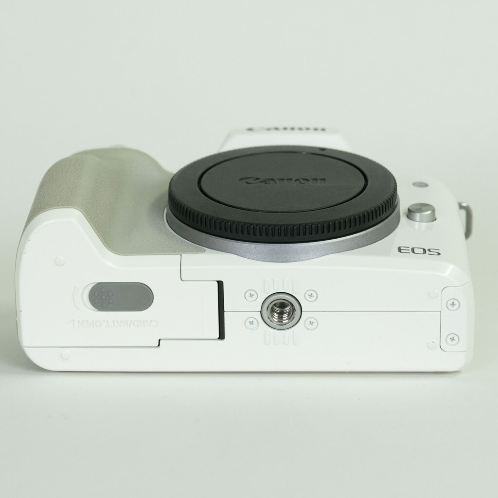 Canon EOS Kiss M Canon EOS Kiss M