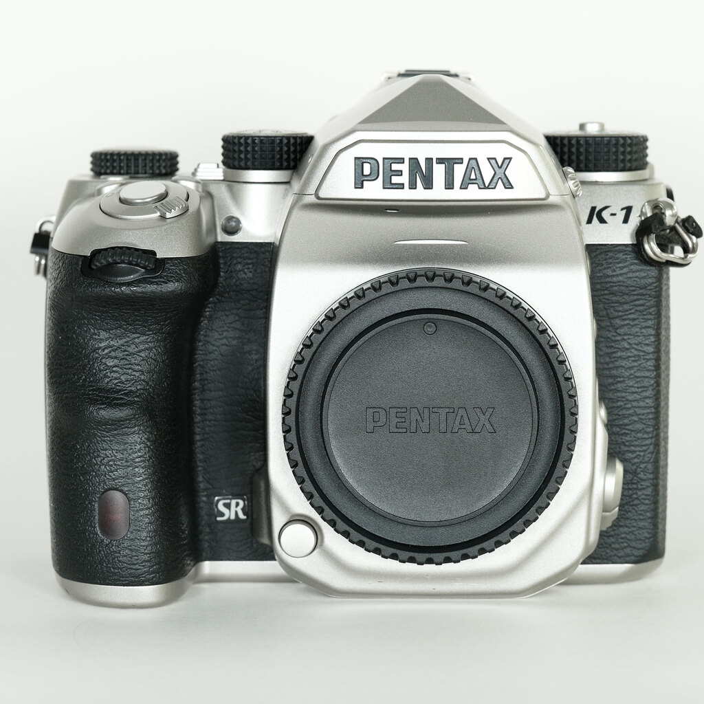 PENTAX K-1 Limited Silver〔バッテリーグリップ D-BG6 /バッテリー×2 / メタルホットシュー付属〕