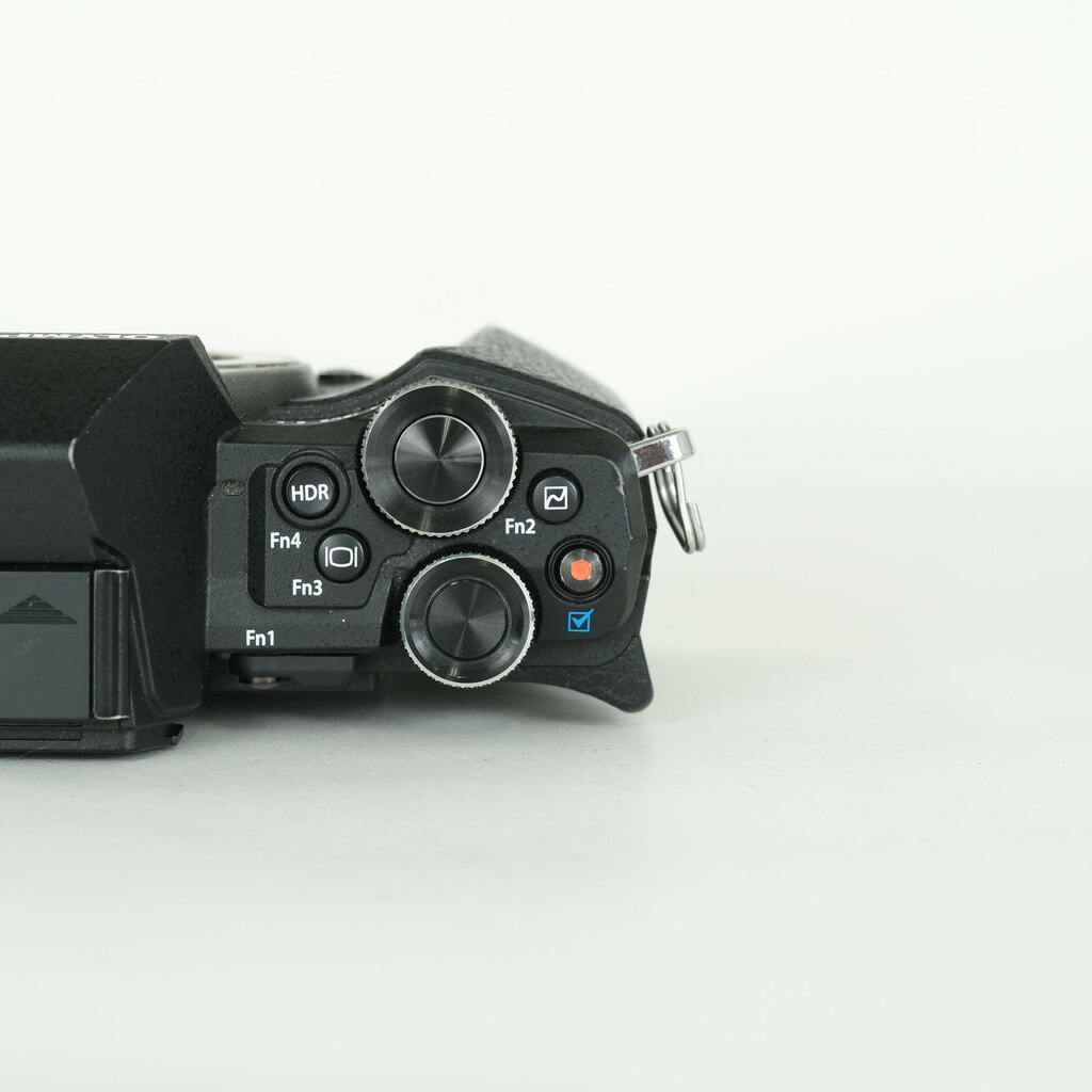 OLYMPUS OM-D E-M5 Mark II