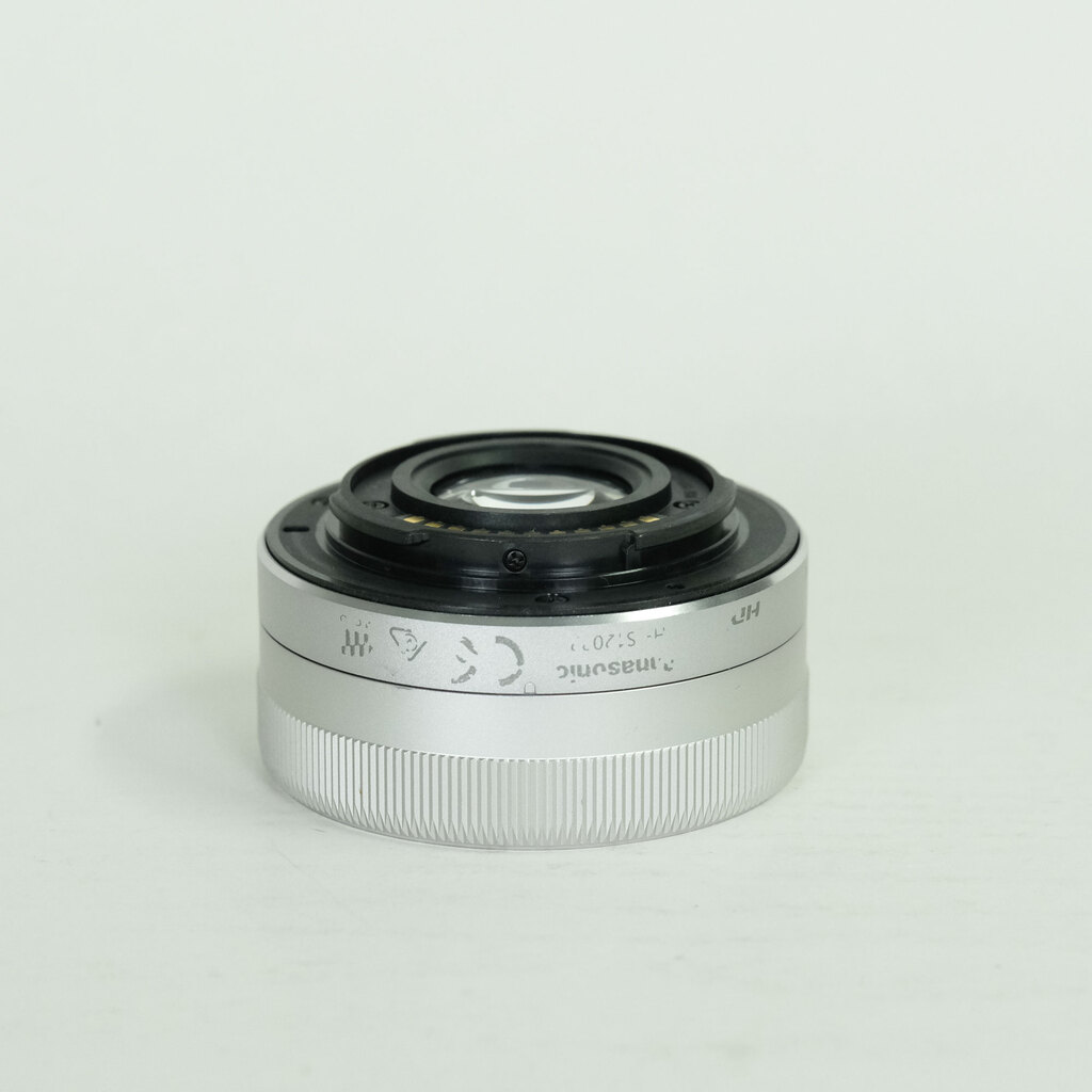 Panasonic LUMIX G VARIO 12-32mm / F3.5-5.6 ASPH. / MEGA O.I.S.
