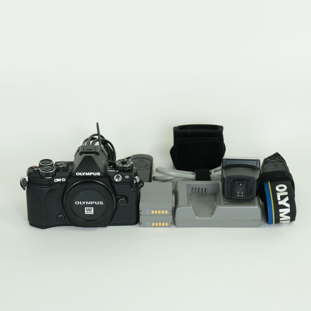 OLYMPUS OM-D E-M5 Mark II