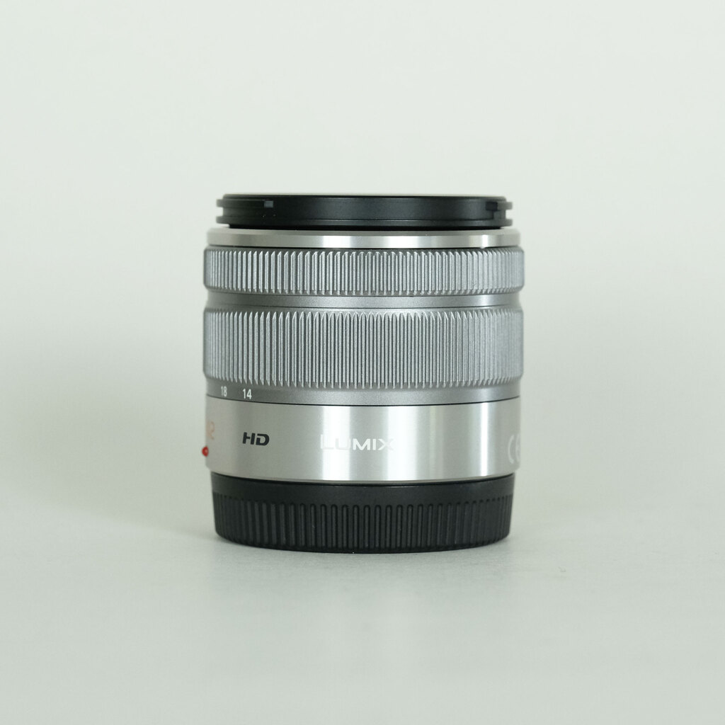 Panasonic LUMIX G VARIO 14-42mm F3.5-5.6II ASPH. MEGA O.I.S.  シルバー    H-FS1442A-S