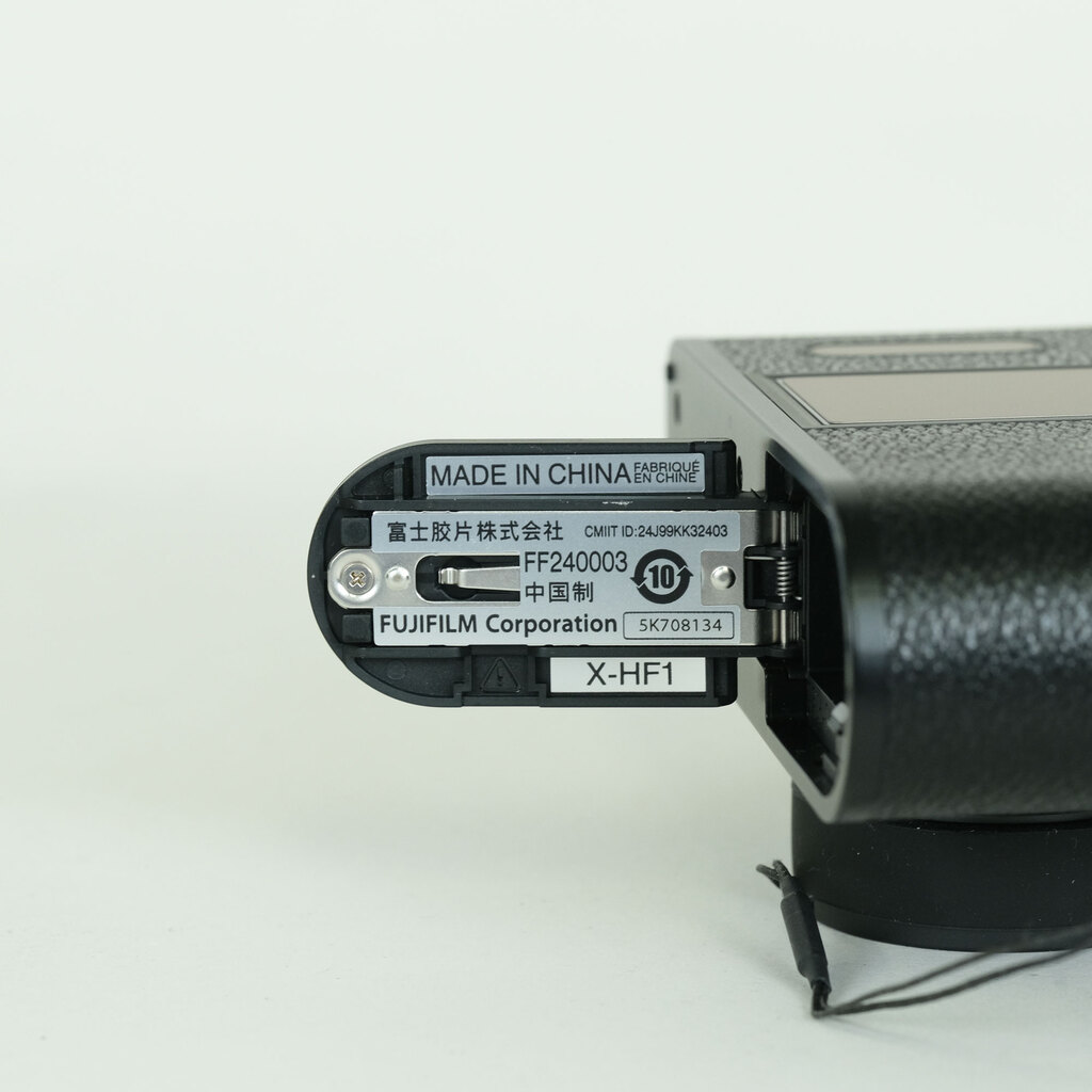FUJIFILM X half X-HF1