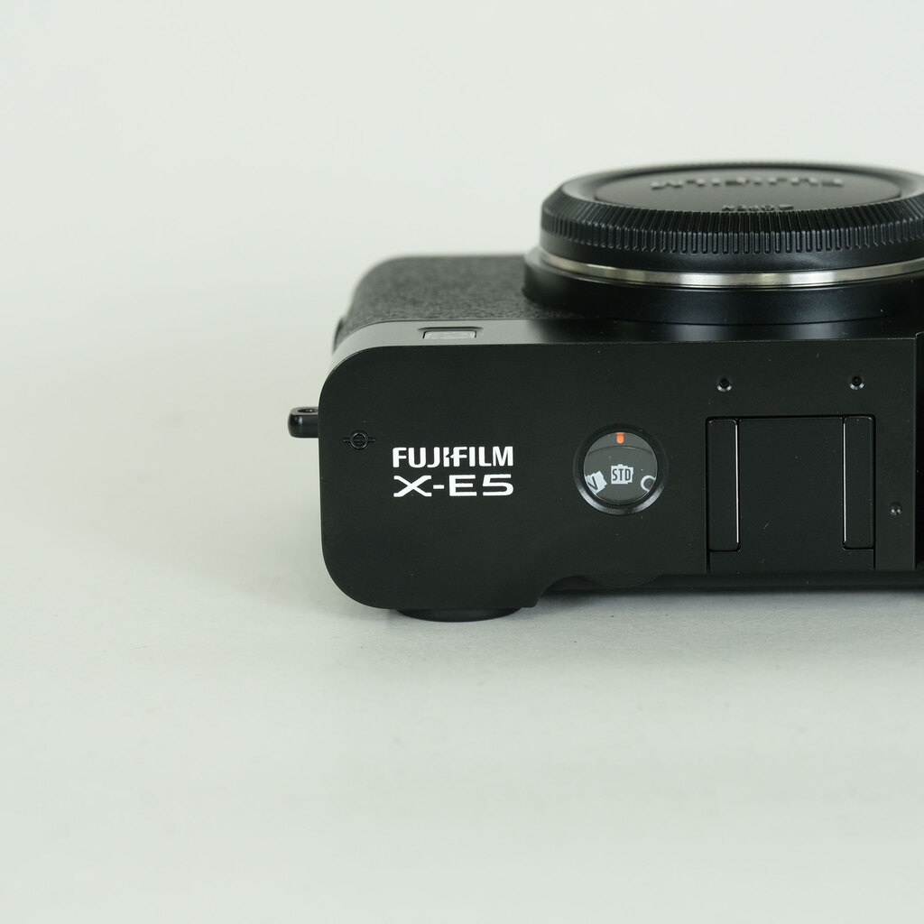 FUJIFILM X-E5