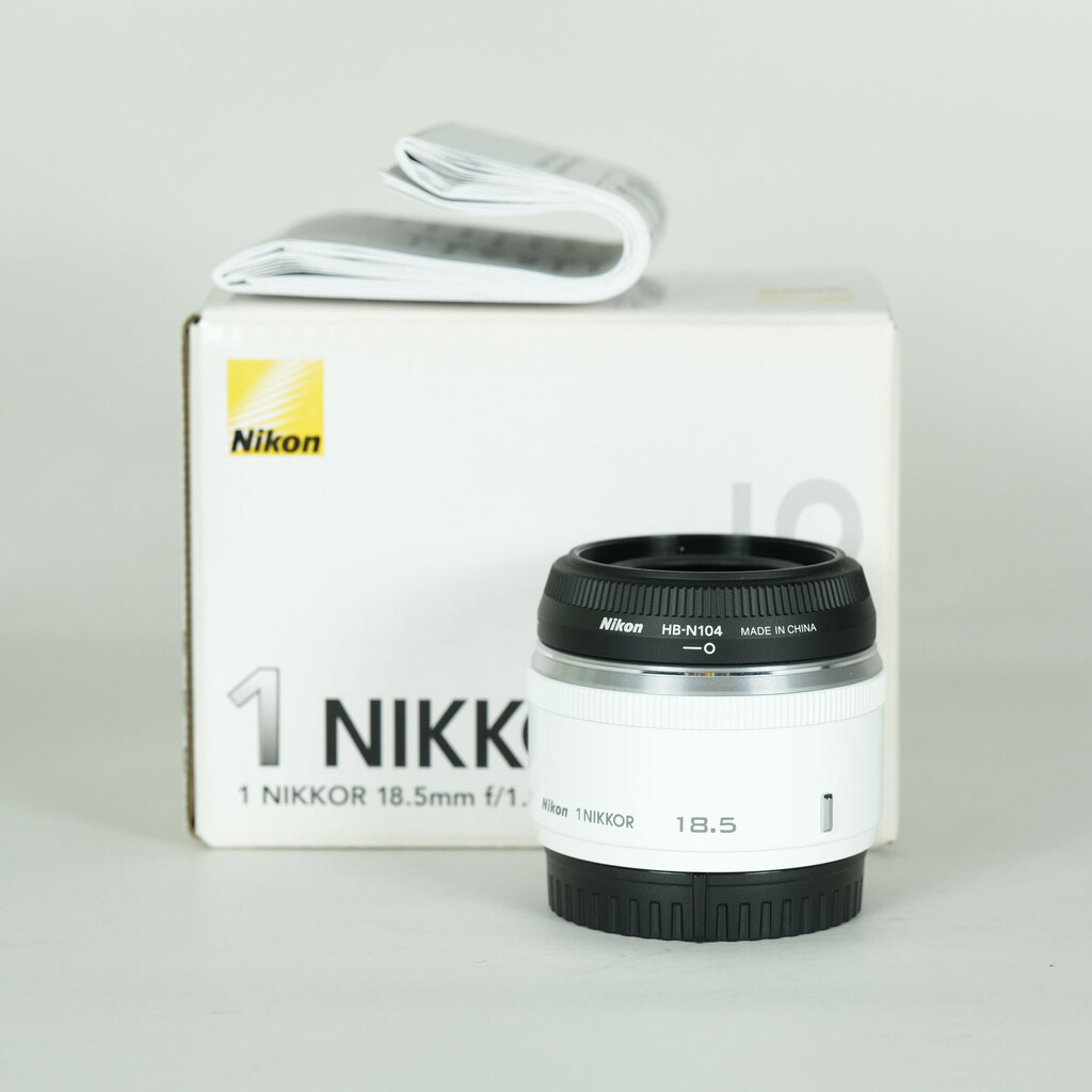 Nikon 1 NIKKOR 18.5/1.8 ホワイト Nikon 1 NIKKOR 18.5/1.8 ホワイト