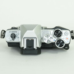 OLYMPUS OM-D E-M10 Mark II