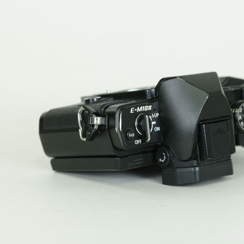 OLYMPUS OM-D E-M10 Mark II OLYMPUS OM-D E-M10 Mark II