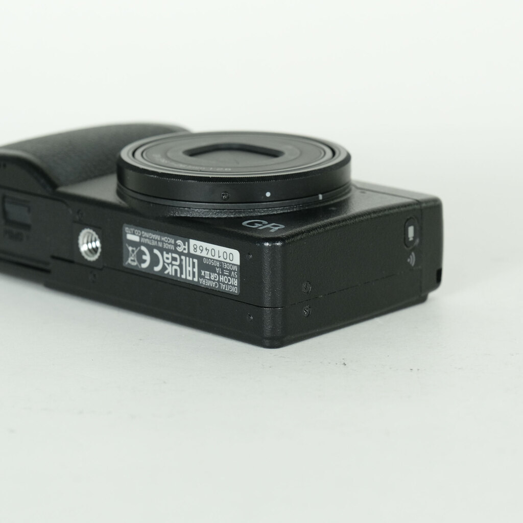 RICOH GR 初代　バッテリー　魚群レンズ　他フードおまけ付き RICOH GR IIIxの出品 | ONE SCENE（ワンシーン）